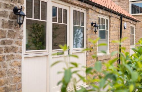 Worksop Apartment | Phaleron - Modern barn conversion on a country estate