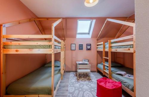 Magny-le-Hongre House | Phantasia by Kleidos, 10 min de Disney! Jolie Maison Familiale 6P, 2 chambres, Terrasse, Parking