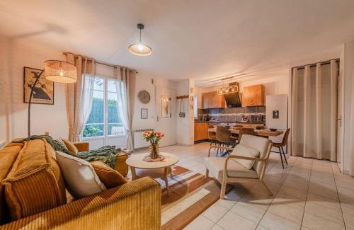 Magny-le-Hongre House | Phantasia by Kleidos, 10 min de Disney! Jolie Maison Familiale 6P, 2 chambres, Terrasse, Parking