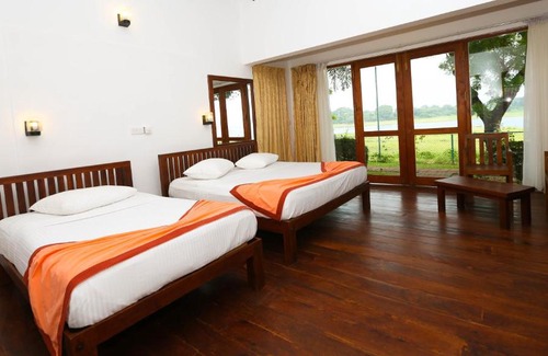 Polonnaruwa Hotel | Pharo Lake