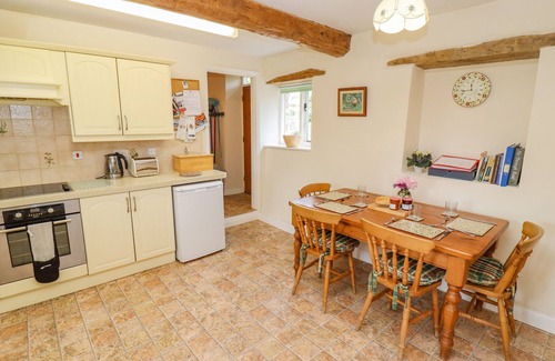 Minster Lovell Cottage | PHEASANT COTTAGE, family friendly, with a garden in Minster Lovell