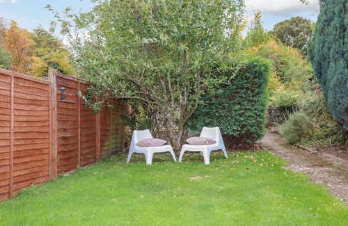 Cottesmore Cottage | PHEASANT COTTAGE, pet friendly, with a garden in Cottesmore