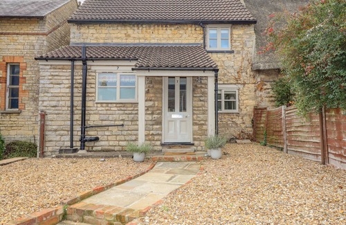 Cottesmore Cottage | PHEASANT COTTAGE, pet friendly, with a garden in Cottesmore