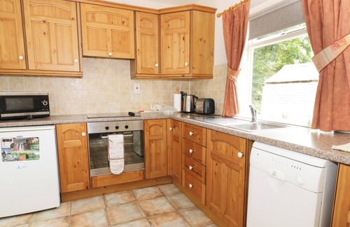 Alford Cottage | PHEASANT COTTAGE, pet friendly, with a garden in Rigsby