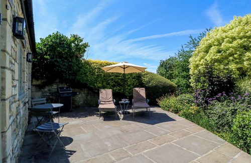 Newton St Loe Cottage | PHEASANT COTTAGE, romantic, with a garden in Bath