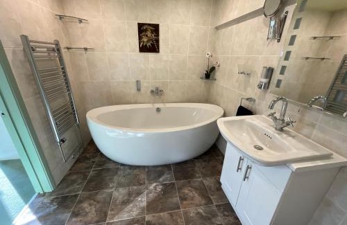 Elmstead Market House | Pheasant Suites