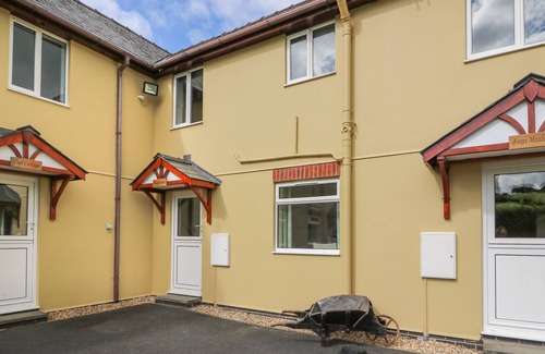 Disserth and Trecoed Cottage | PHEASANT WOOD, family friendly, with hot tub in Howey