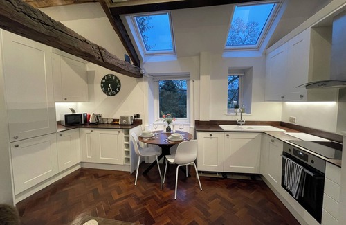 Almondbury House | Pheasants crossing - quiet luxurious country cottage