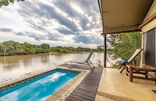 Thorny Bush Game Reserve Cabin | Phelwana Game Lodge