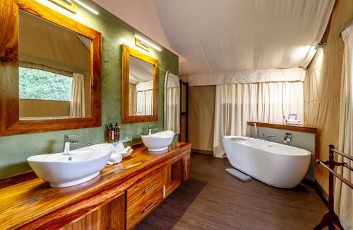 Thorny Bush Game Reserve Hotel | Phelwana Game Lodge