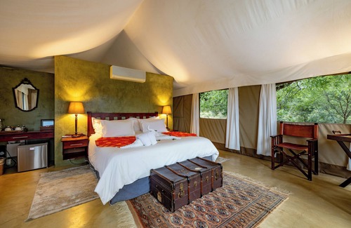 Thorny Bush Game Reserve Hotel | Phelwana Game Lodge