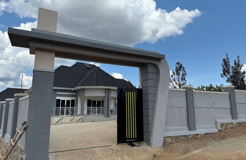 Mbarara Bed & Breakfast | Phenomenal 6-bedroom house with WiFi in Mbarara
