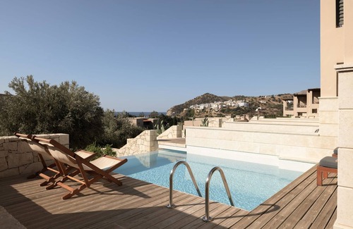 Agia Galini Villa | Phenomenal Agios Vasilios Suite | Gadjah Suite | 1 Bedroom | Min. Children Age:.