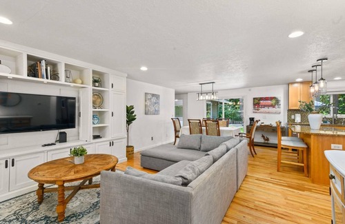 Lake Oswego House | Phenomenal Single Level Home Featuring Incredible Outdoor Golf Option w/Gazebo, Fire-Pit, and Patio