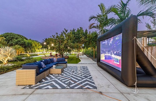 West Little River Villa | Phenomenal Villa w/Cinema! Huge Outdoor Billiard+Basketball Court & Pool