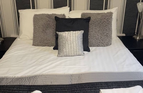 South Shore Cabin | Phildene Suites