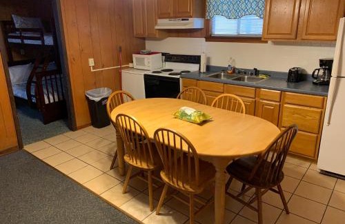 Robbinsville Hotel | Phillips Historic Motel & Cottages