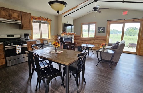 Orange Prairie Cottage | Phillips Legacy Cabin 2