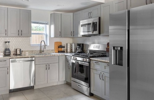 South Philadelphia House | Philly Historic Townhome near PENN & CHOP