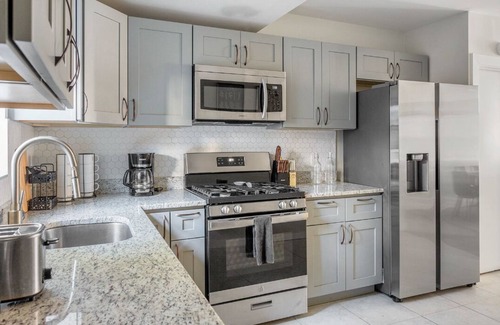 South Philadelphia House | Philly Historic Townhome near PENN & CHOP
