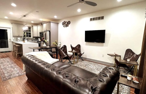 West Poplar House | Philly Town House: 12 Min walk to Center City