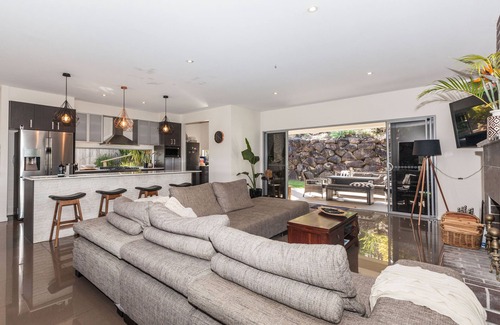Gold Coast House | Phoebe Darling Holiday House (limited season)