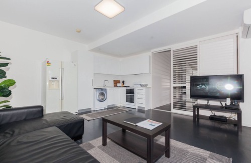 Gold Coast House | Phoebe Darling Holiday House (limited season)