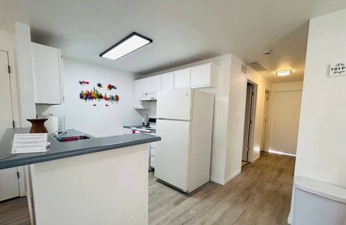 Hillcrest Apartment | Phoebe's Place - A Friends' Inspired Escape