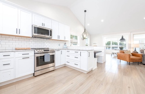 Lakeview House | Phoebe’s Waterfront Lakehouse . Close to Mad River Mountain Skiing & Cranberry's