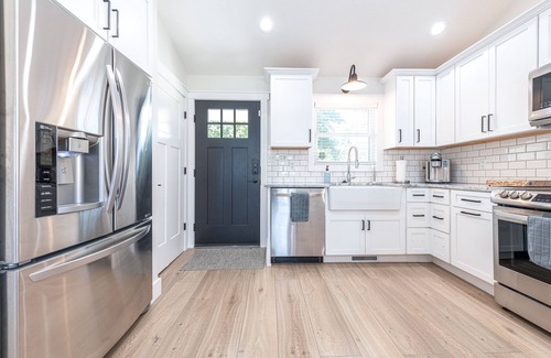 Lakeview House | Phoebe’s Waterfront Lakehouse . Close to Mad River Mountain Skiing & Cranberry's