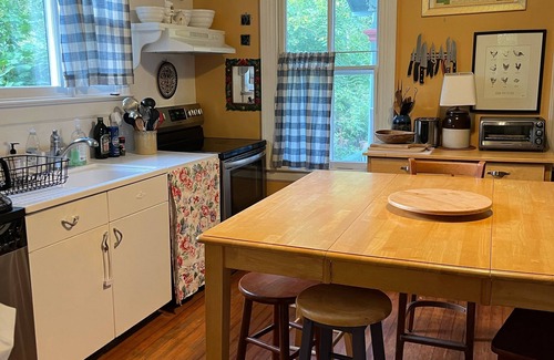 Phoenicia House | Phoenicia 1890 Bear Cottage, up to sleeps eight