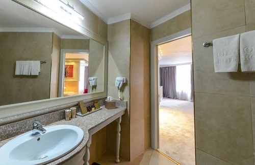 Baneasa Hotel | Phoenicia Grand Hotel