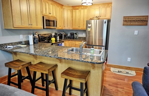 Ashe County Cabin | Phoenix Cabin-Open for Bookings! Hot Tub, Pets Considered, Fire Pit, AC, WIFI