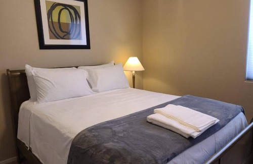 South Mountain House | Phoenix II Minutes to Airport and Downtown
