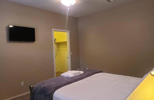 South Mountain House | Phoenix II Minutes to Airport and Downtown
