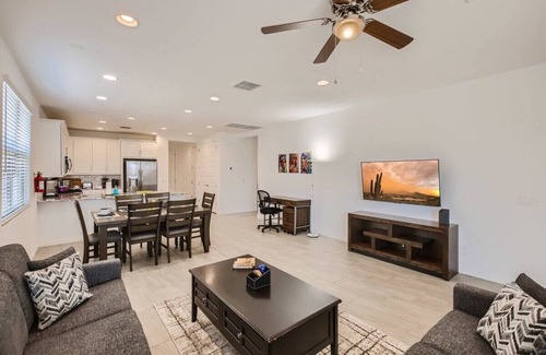 Estrella Village House | Phoenix Monthly Gem-Pet Friendly-Parking-Fast Wifi!