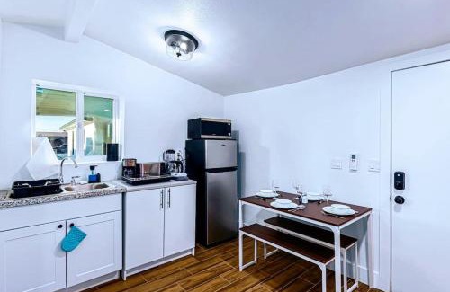 Downtown Phoenix House | Phoenix Retreat - Studio with King Bed - 10 min from Airp - Unit C