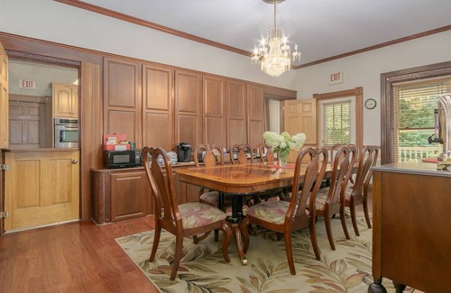Newaygo Apartment | Phone Booth Room at Newaygo Bed & Breakfast