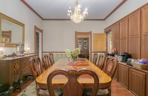Newaygo Apartment | Phone Booth Room at Newaygo Bed & Breakfast