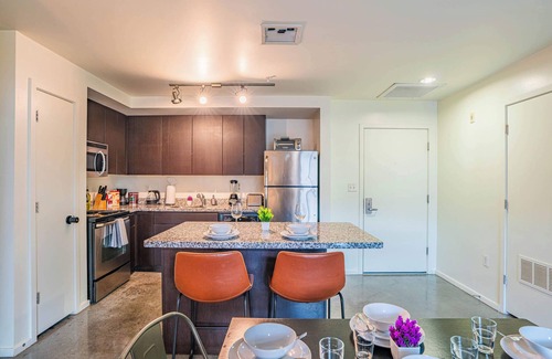 Evans Churchill Apartment | PHX Downtown Stay | Pool + Gym + Free Parking & W/D