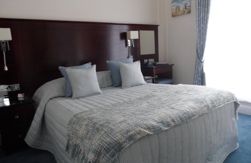 Henley-on-Thames House | Phyllis Court Members Club