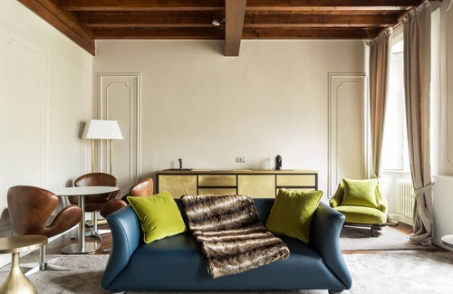 Como City Centre Apartment | Piazza Cavour - Luxury Lake View Apartment