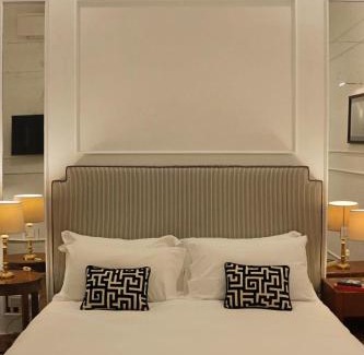 Rione II Trevi Apartment | Piazza Venezia Luxe Apartment