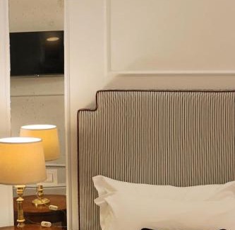 Rione II Trevi Apartment | Piazza Venezia Luxe Apartment