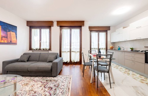 Lubiana Apartment | Picasso Residency: Near Parma's Finest Gems
