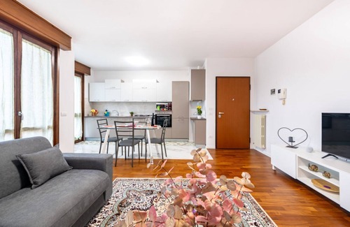 Lubiana Apartment | Picasso Residency: Near Parma's Finest Gems