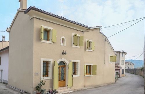 Illasi House | Piccolo Affittacamere Immerso Negli Ulivi Della Valle D'illasi Vicino a Verona