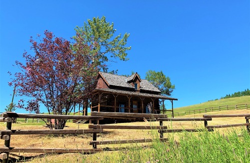 Foothills County Cabin | Pick your season, create your adventure