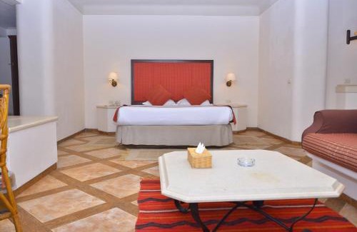 Village Road Resort | Pickalbatros Citadel Resort Sahl Hasheesh