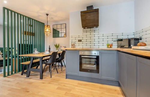 Llanybri Cottage | Picked for its superb standard and close the coastal village of Llansteffan.